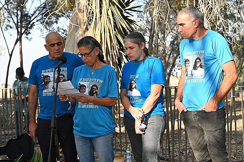 דודיו של סהר ברוך בהלווייתו: האלוף במיל' יוסי בכר, עובד, מירב ורבקה