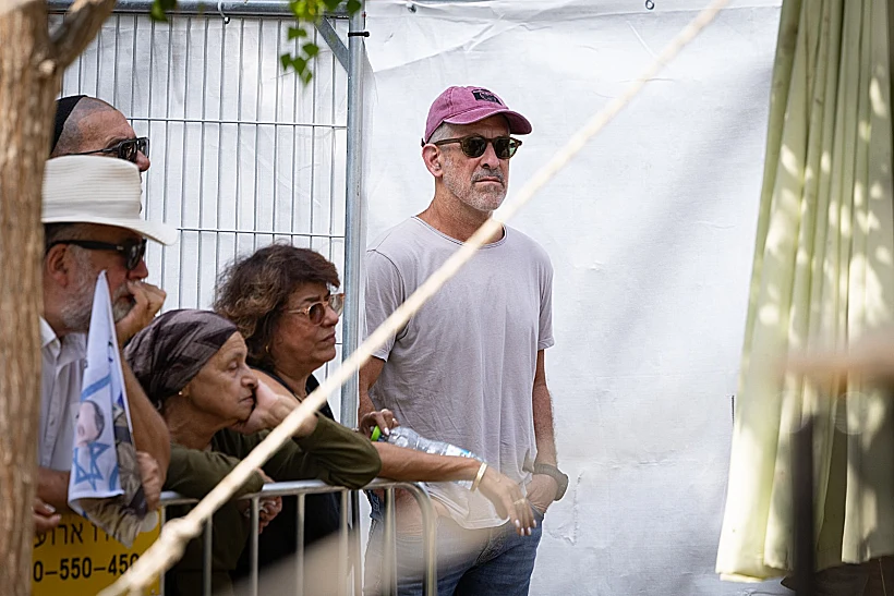 ראש שב"כ לשעבר רונן בר בהלווייתו של אל"מ אסף חממי