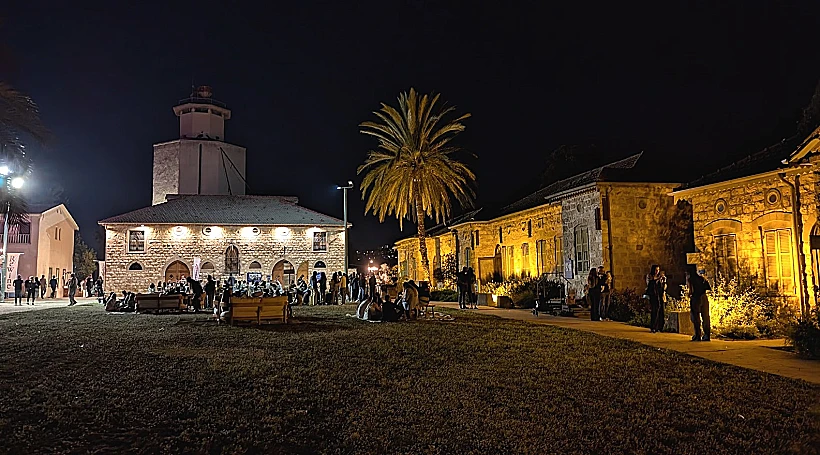 החצר הגדולה