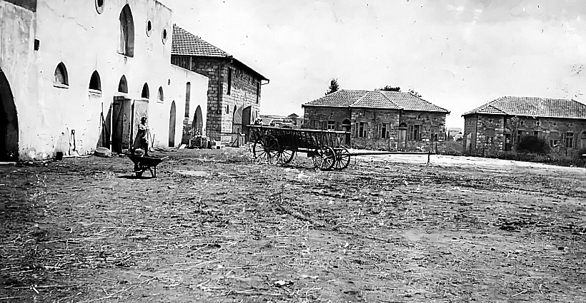 החצר הגדולה