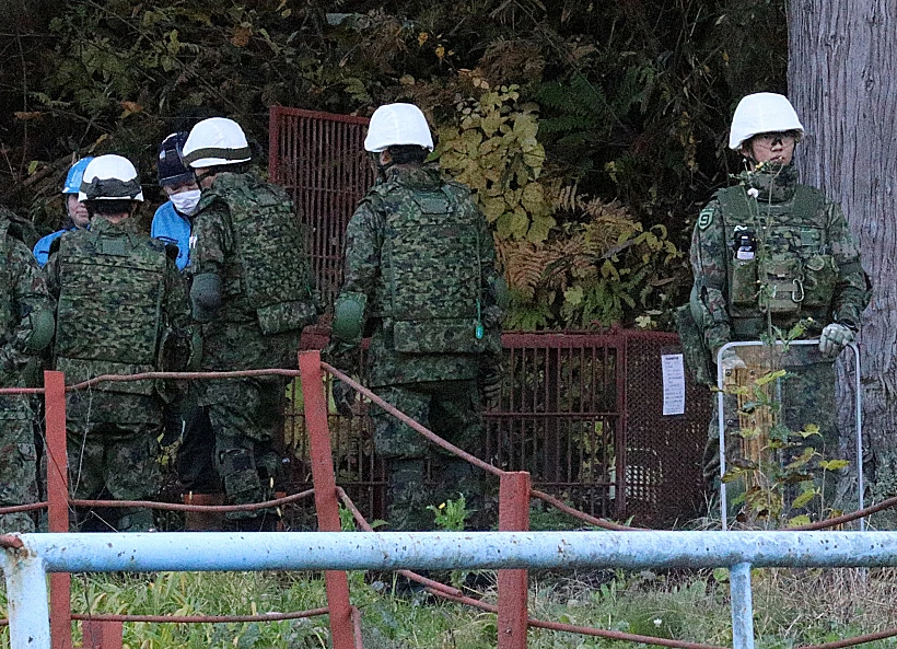 Members Of Japan Self Defense Forces (jsdf) Practice Setting Up A Bear Trap In Kazuno
