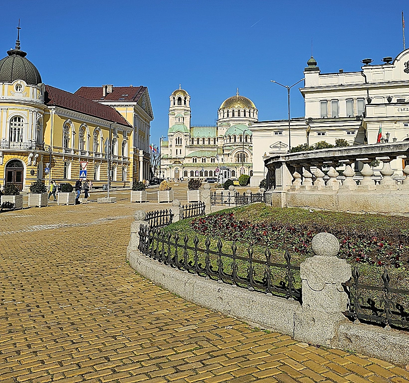 רחוב האבנים הצהובות המוביל אל כנסיית אלכסנדר נבסקי