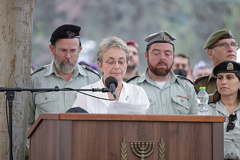 לאה גולדין סופדת לבנה הדר בהלווייתו