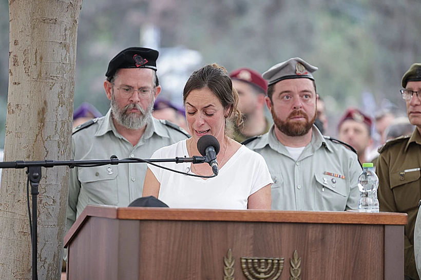 איילת גולדין סופדת לאחיה הדר בהלווייתו