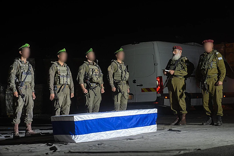 הארון של מני גודארד במעמד הצבאי עם השבתו לישראל