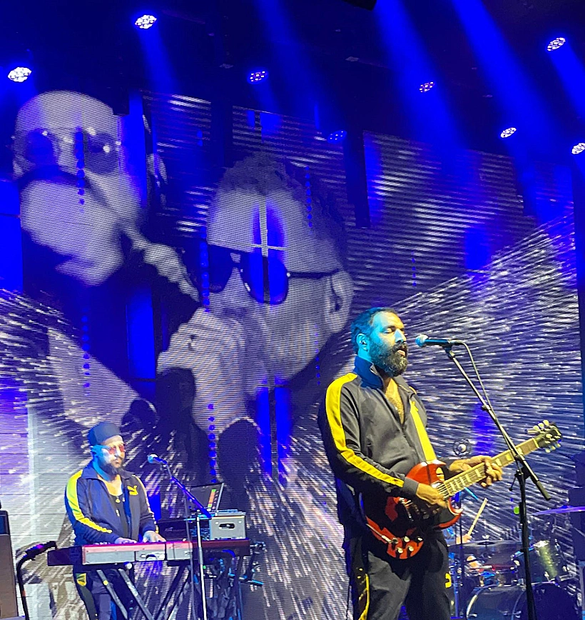 מרסדס בנד בהופעה בבארבי