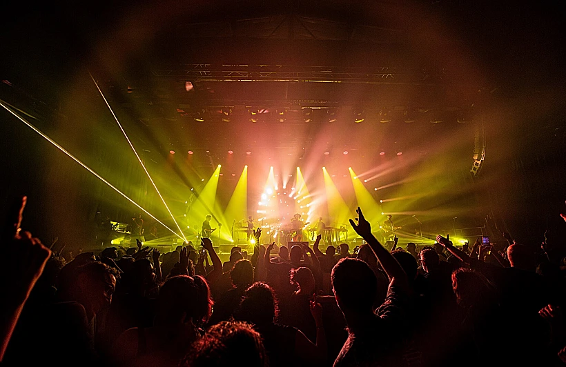 הקהל בבמופע "The Mind Church