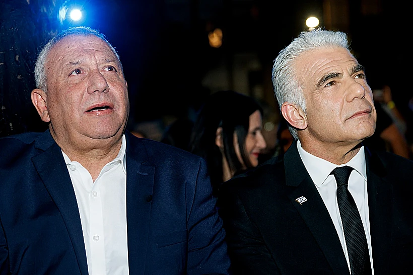 ראש האופוזיציה יאיר לפיד עם גדי איזנקוט