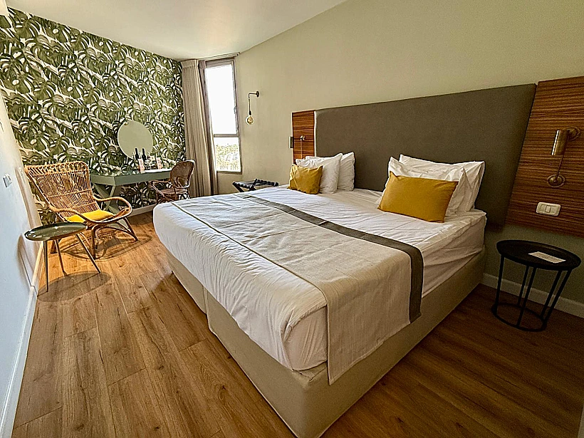 חדר סופריור במלון אואזיס ספא קלאב ים המלח