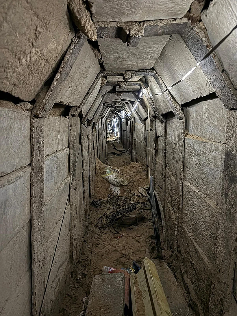 לוחמי יהל"ם במנהרה שבה הוחזק סגן הדר גולדין