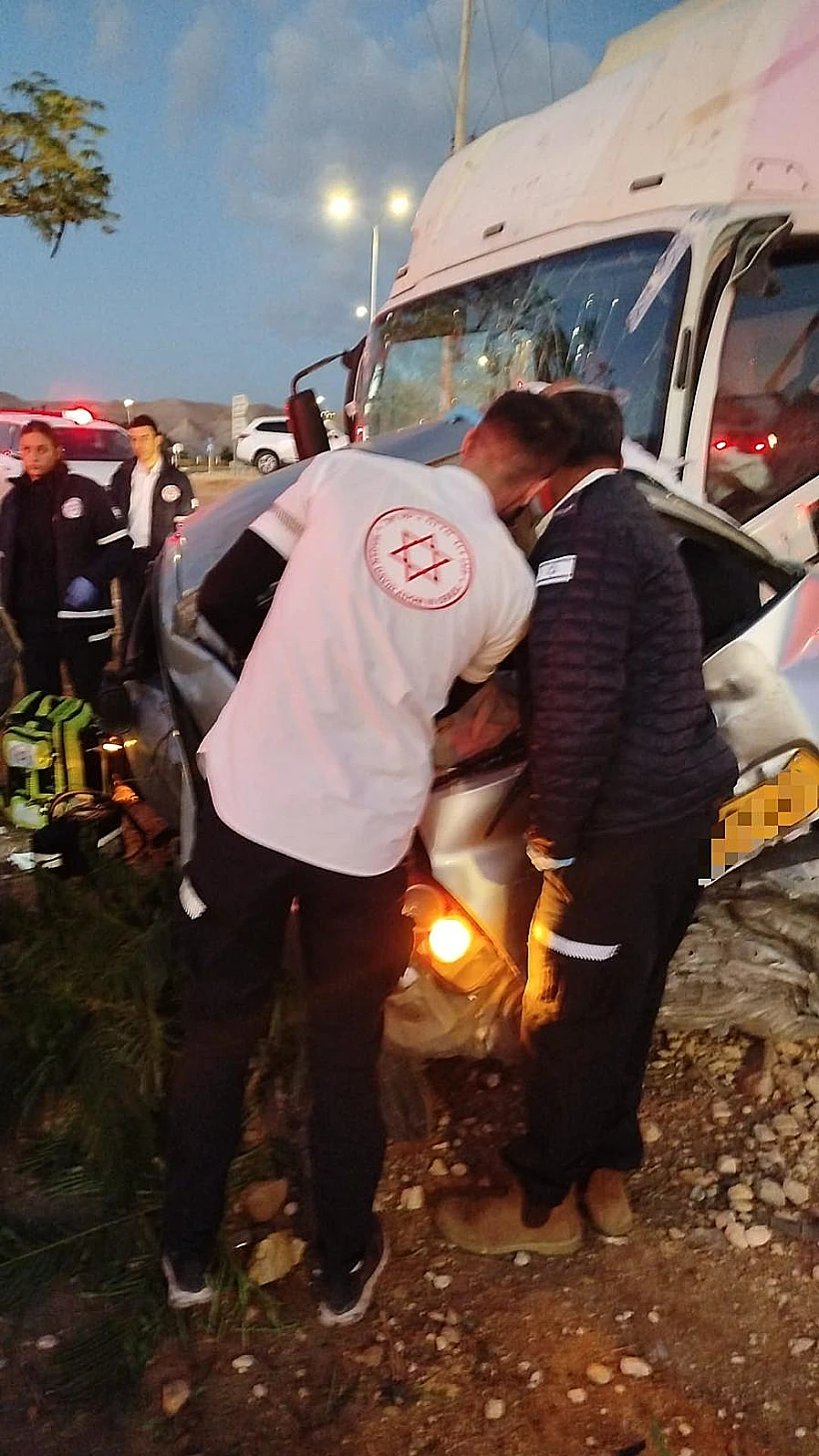 זירת התאונה בכביש 1 סמוך לצומת אלמוג