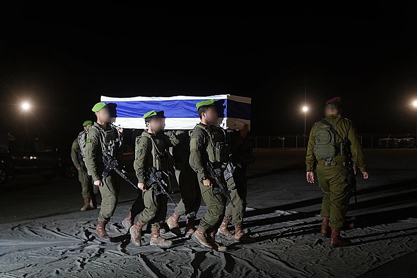 ארונו של דרור אור במעמד הצבאי, עם העברתו לשטח ישראל