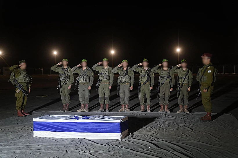 ארונו של דרור אור במעמד הצבאי, עם העברתו לשטח ישראל