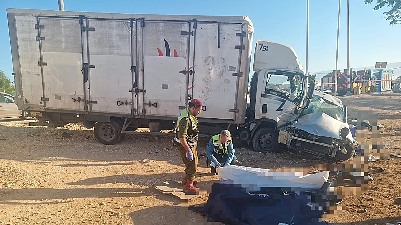 זירת התאונה בכביש 1 סמוך לצומת אלמוג