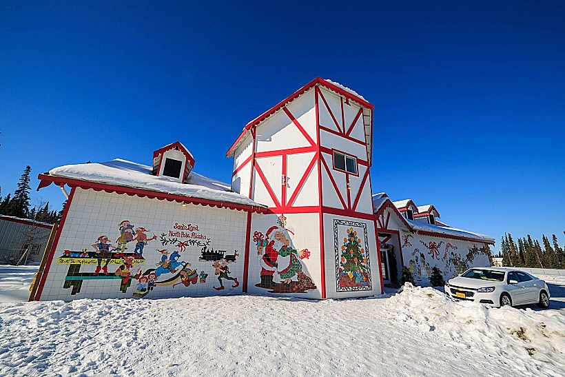 Mar,18,,fairbanks:,the,beautiful,santa,claus,house,on,mar