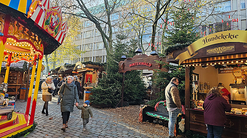 שוק כריסמס בכיכר Hauptmann-Platz בהמבורג