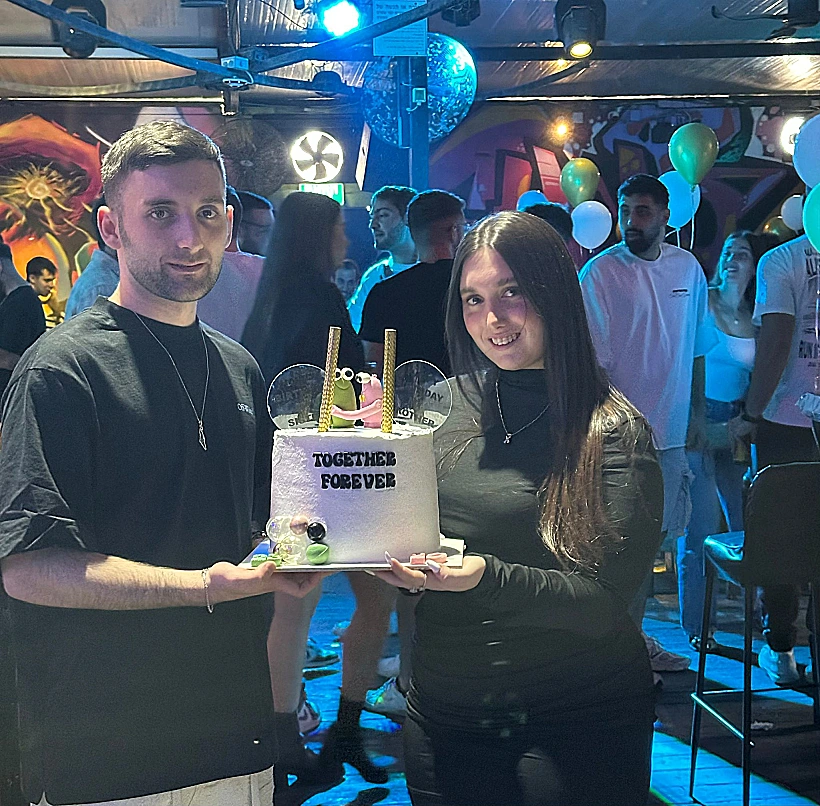 מתן אנגרסט חוגג יומולדת 23