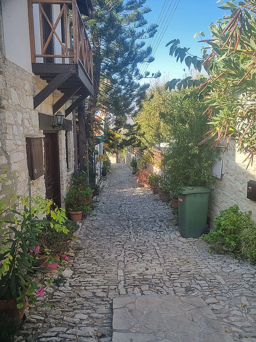 הסמטאות הציוריות בכפרי הכריסמס של קפריסין