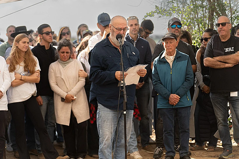 יובל, אביו של דרור אור, סופד לו בהלווייתו