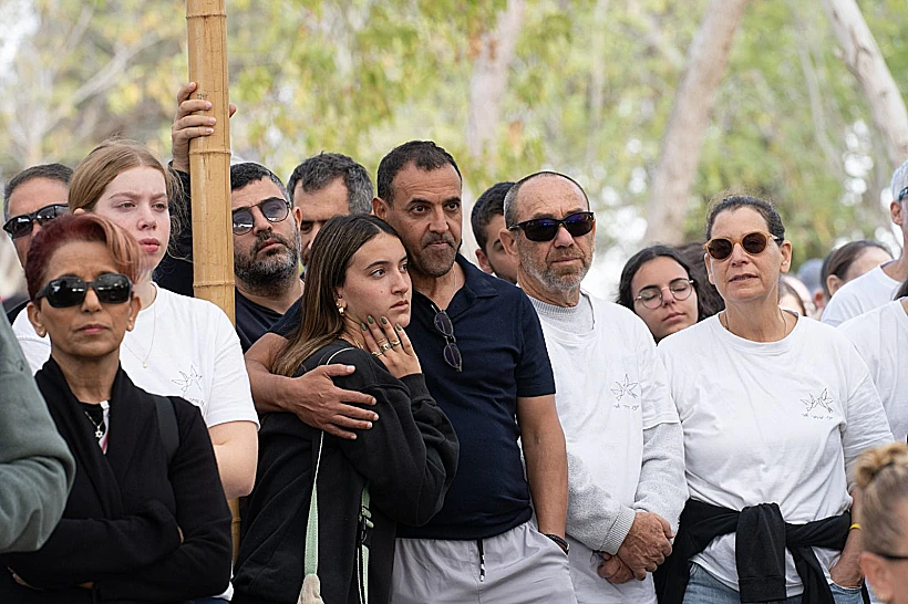 אלי שרעבי בהלווייתו של דרור אור