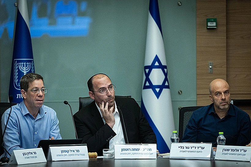 יו"ר ועדת החוקה שמחה רוטמן היום בדיון