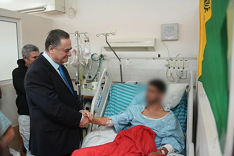 שר הביטחון כ"ץ מבקר את הלוחמים שנפצעו בעזה