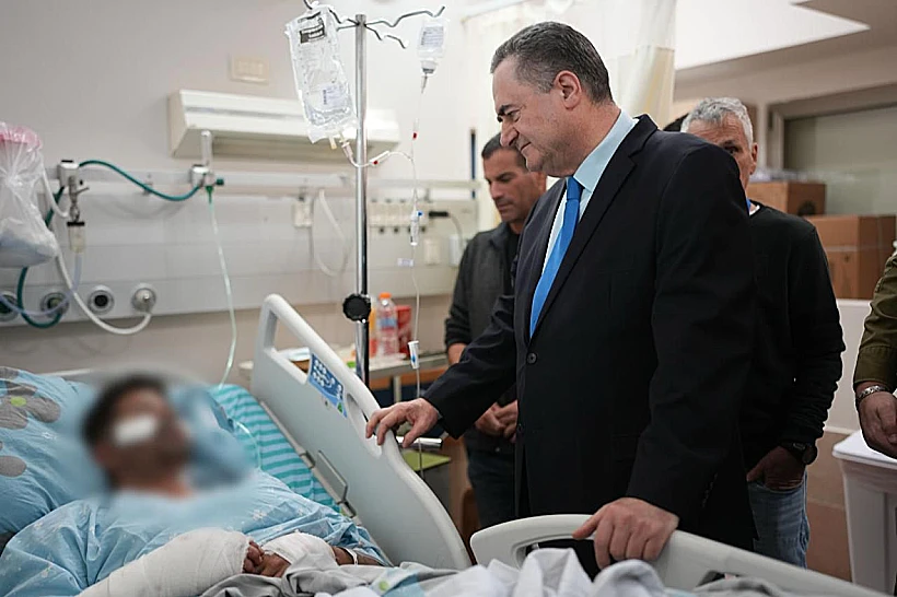 שר הביטחון כ"ץ מבקר את הלוחמים שנפצעו בעזה