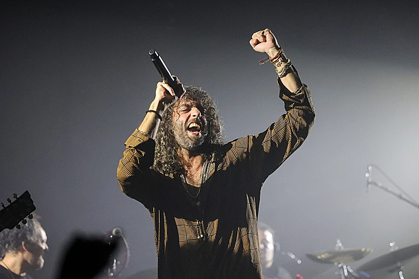 טונה בהופעה בבארבי