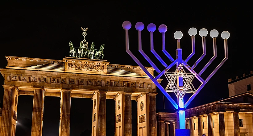 Brandenburg,gate,and,lightning,jewish,menorah,on,a,square,against
