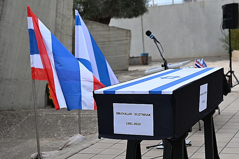 טקס הפרידה מסותטיסאק רינטלאק באנדרטת חטיבה 8 בנתב"ג