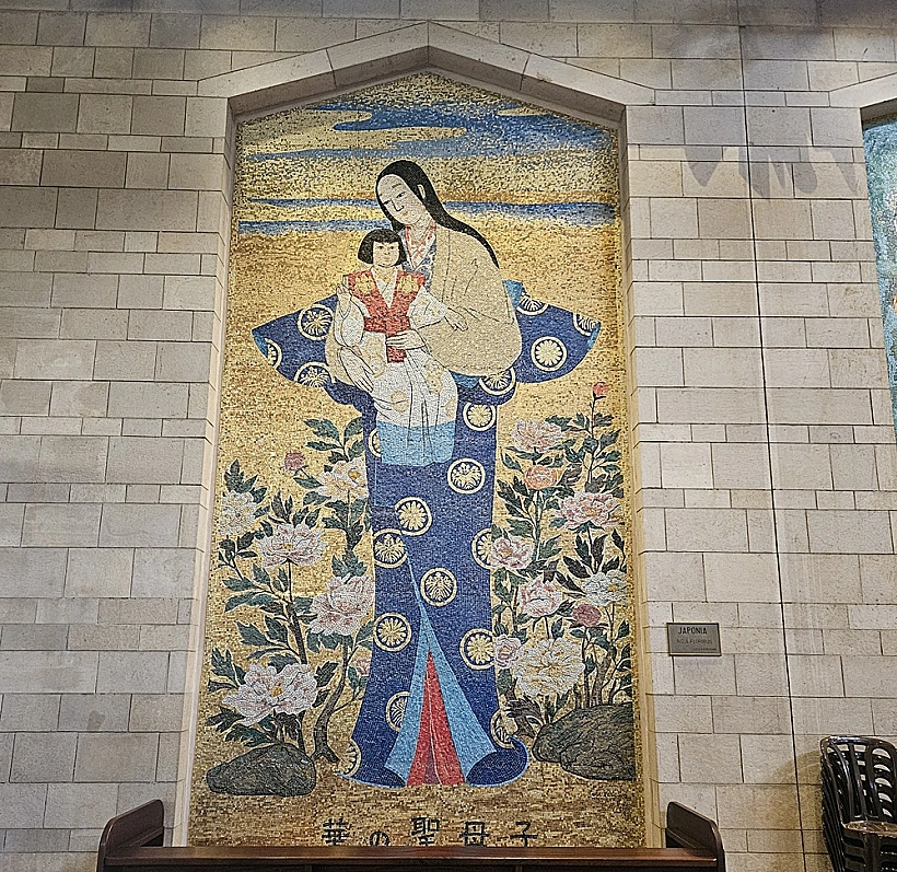 מרים וישו יפנים בכנסיית הבשורה בנצרת