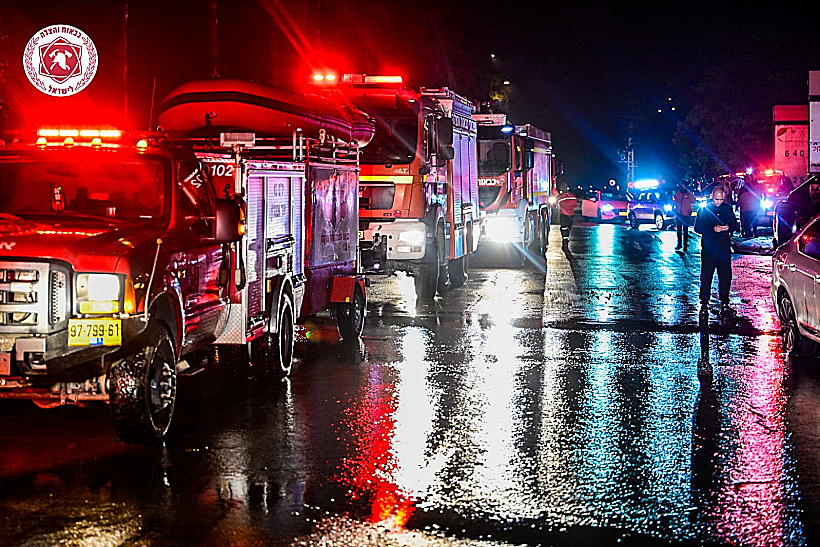 חילוץ תושבים מהצפות