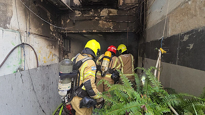 זירת השריפה בפתח תקווה