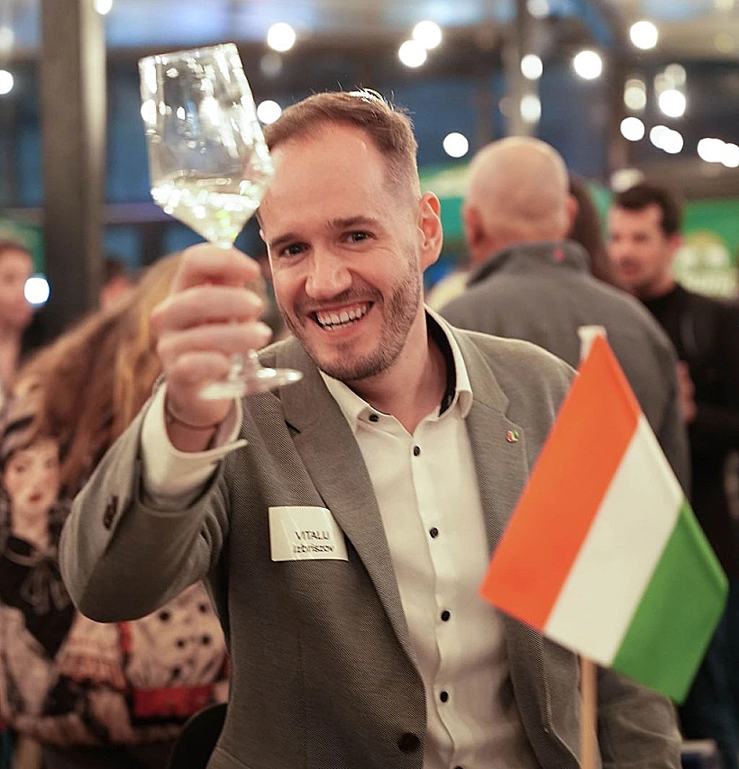 ויטאלי איזביסזוב, נציג משרד התיירות של הונגריה