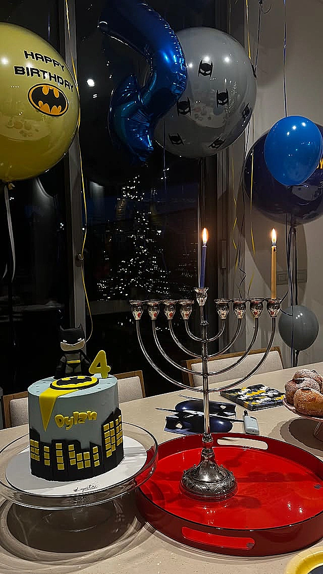 קורל סימנוביץ' ובנה דילן