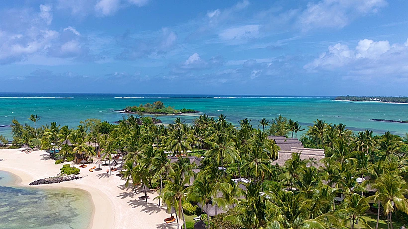 החוף של מלון "Constance Prince Maurice