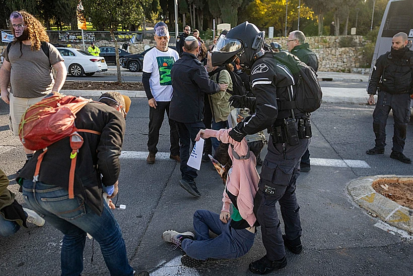 פיזור הפגנה למען הקמת ועדת חקירה ממלכתית מול מעון רה"מ בירושלים