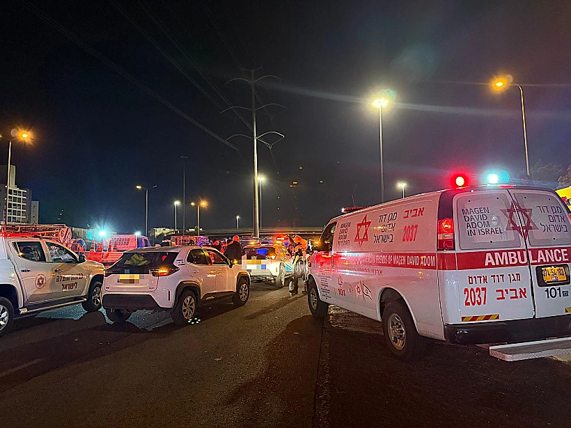 אמבולנס בזירת התאונה בכביש 4