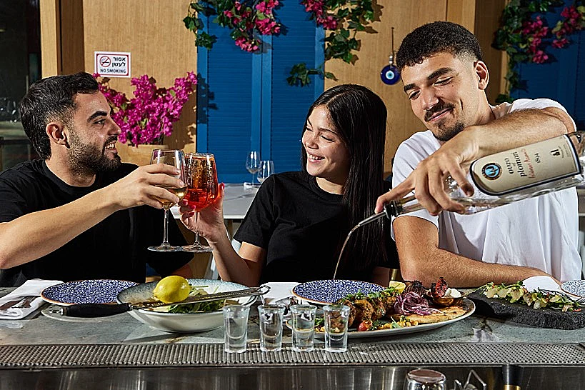 מסעדת "סלון יווני"