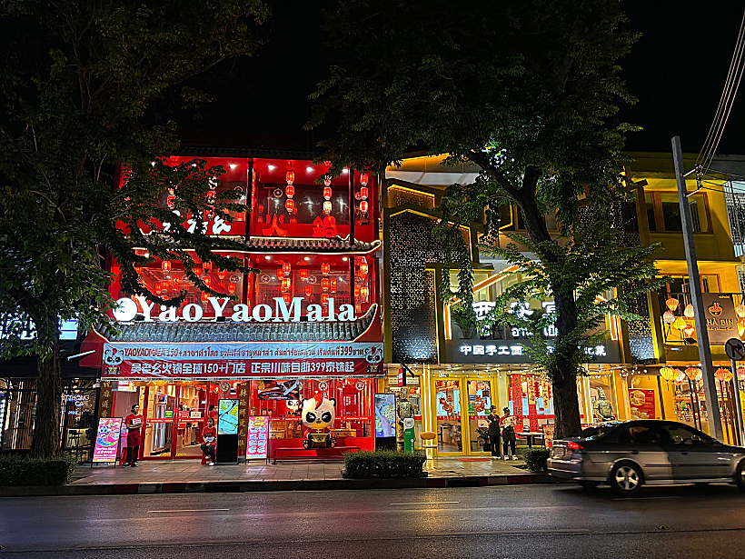 סיאול הקטנה - רחוב Banthat Thong בבנגקוק