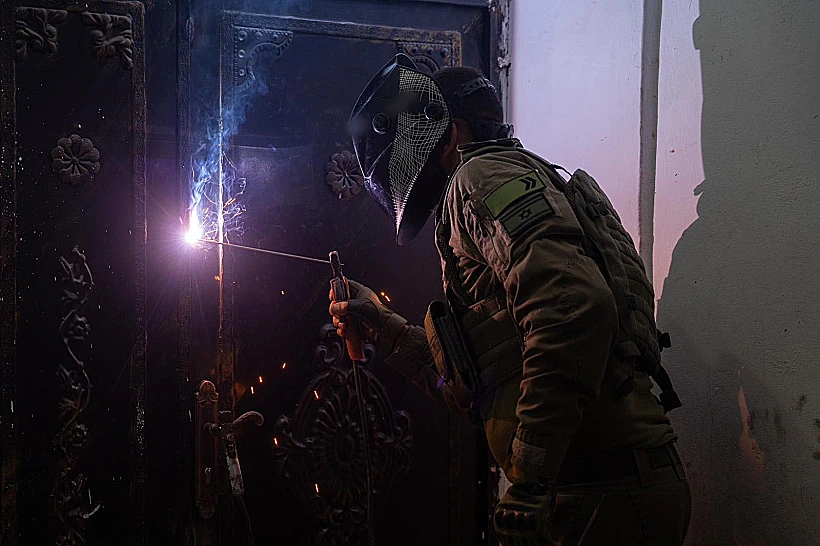 כוחות צה"ל אוטמים את בית המחבל בקבאטיה