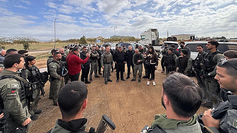 השר בן גביר עם כוחות המשטרה בתראבין