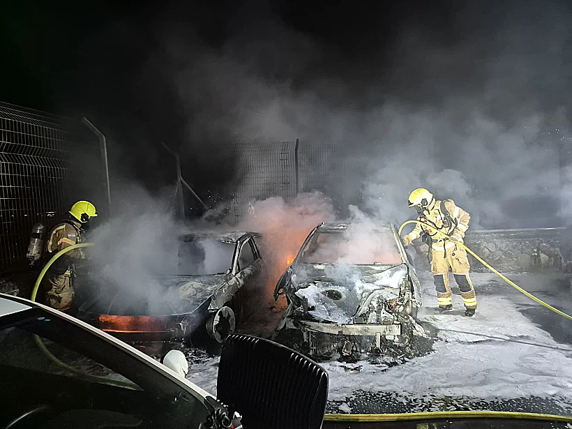 רכבים שעלו באש בלהבים