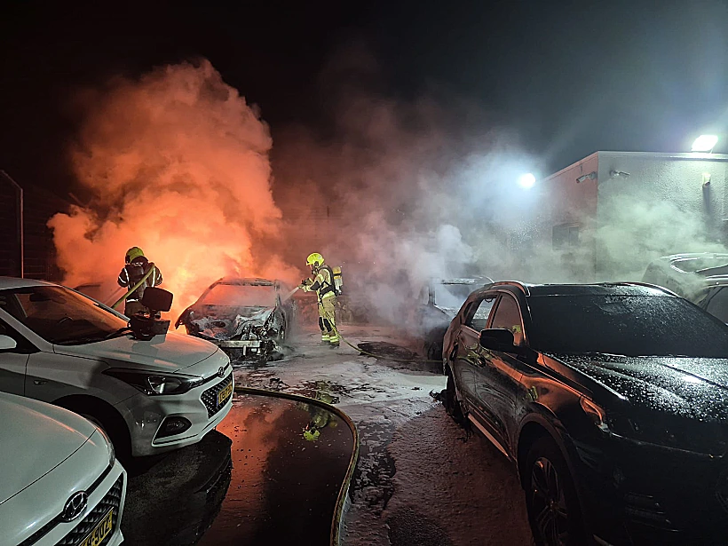 רכבים שעלו באש בלהבים