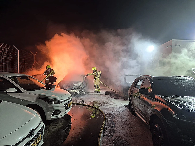 רכבים שעלו באש בלהבים
