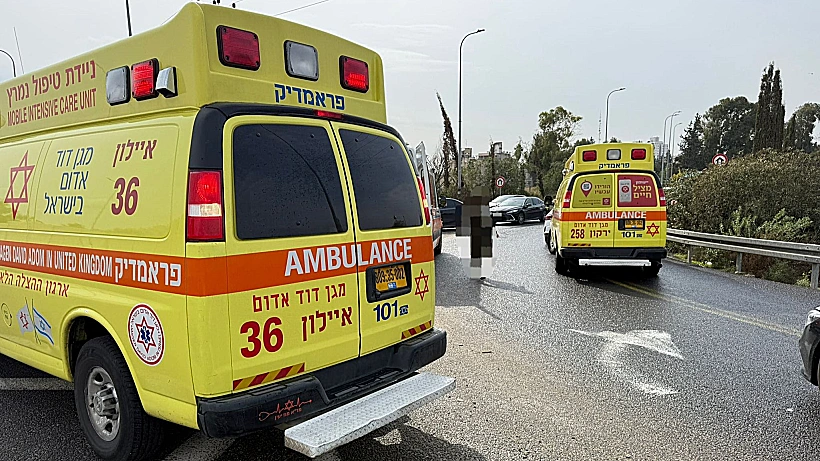 אמבולנס בכביש 44