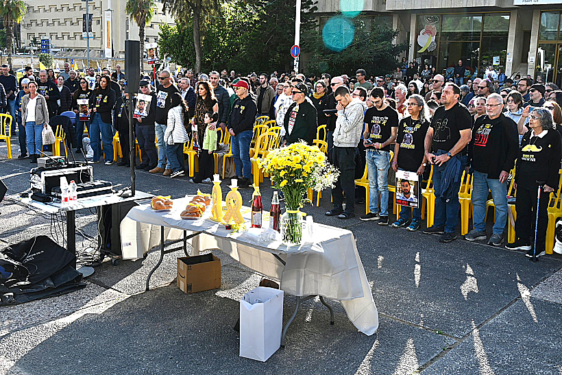 קבלת שבת בכיכר החטופים
