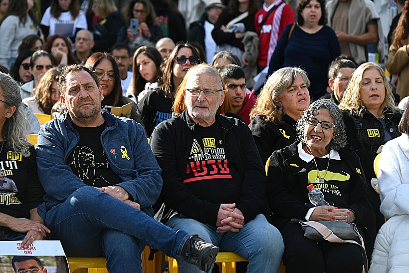 קבלת שבת בכיכר החטופים