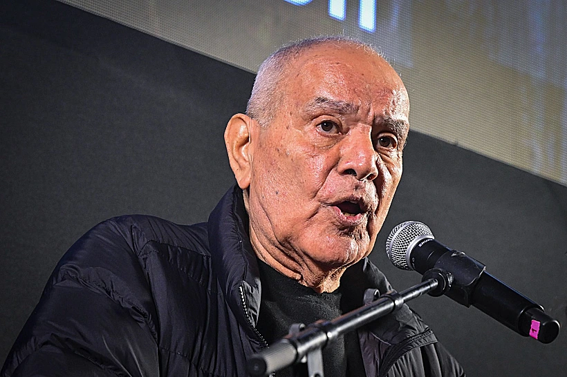 הרמטכ"ל לשעבר דן חלוץ בהפגנה בכיכר הבימה