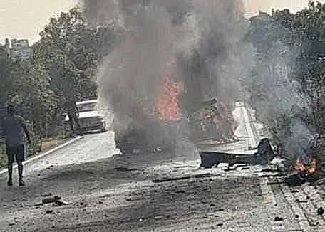 רכב עולה בלהבות לאחר תקיפה בדרום לבנון